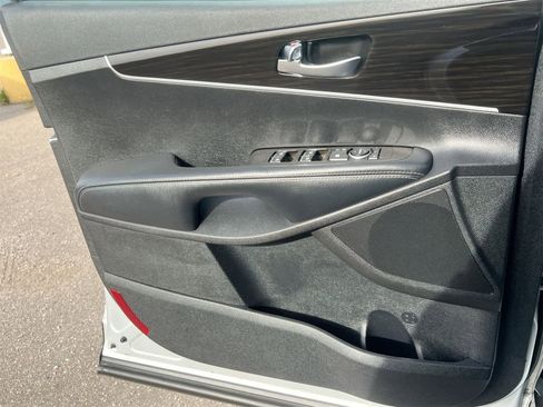 Used 2020 Kia Sorento LX image 31