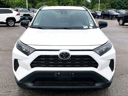 Used 2021 Toyota RAV4 LE AWD/4WD image 2