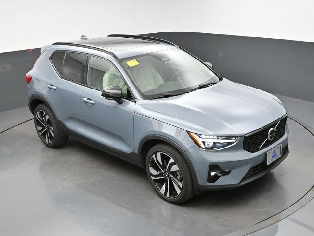 Used 2023 Volvo XC40 B5 Ultimate w/ Climate Package AWD/4WD image 18