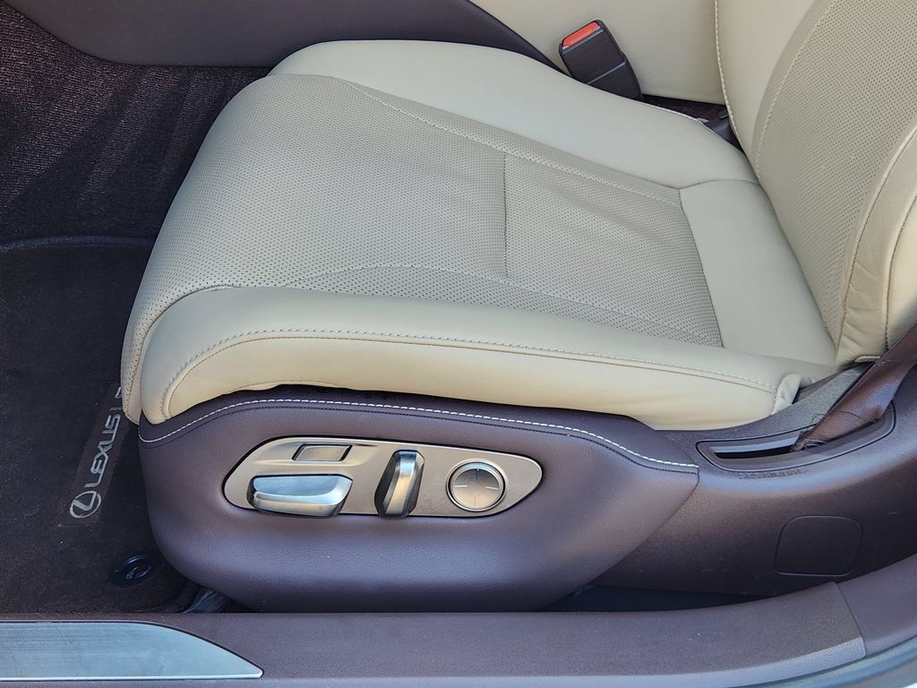Used 2020 Lexus LS 500 w/ Accessory Package (Z2) RWD image 24