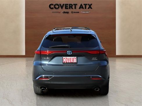 Used 2021 Toyota Venza XLE image 4