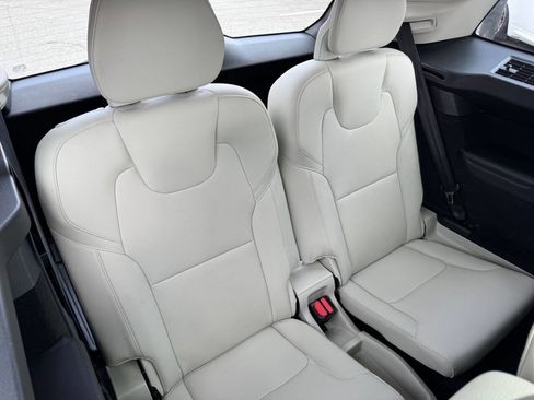 Used 2016 Volvo XC90 T6 Momentum w/ Momentum Plus Package image 21