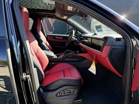 New 2026 Porsche Cayenne GTS image 22