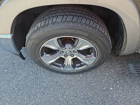 Used 2019 RAM 1500 Laramie image 14