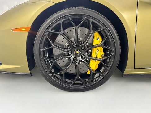 Used 2024 Lamborghini Huracan EVO image 32
