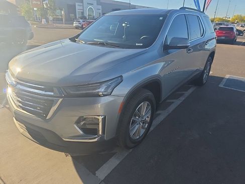 Used 2023 Chevrolet Traverse LT image 4