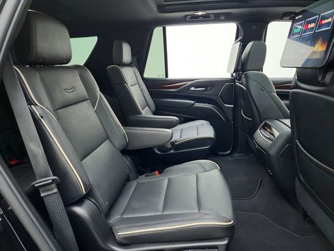 Used 2024 Cadillac Escalade Premium Luxury image 30