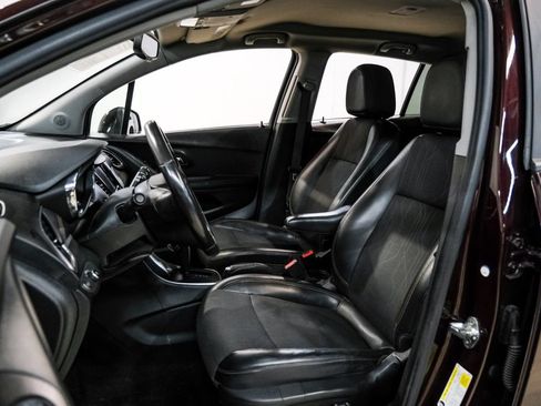 Used 2022 Chevrolet Trax LT w/ LT Convenience Package AWD/4WD image 28