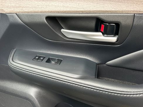 Used 2025 Toyota Grand Highlander AWD image 23