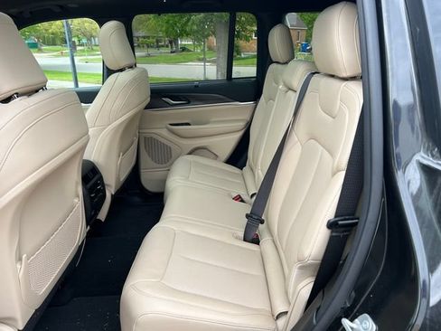 Used 2024 Jeep Grand Cherokee Limited w/ Luxury Tech Group II AWD/4WD image 5