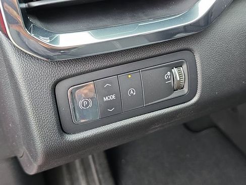 New 2025 GMC Acadia Elevation image 18