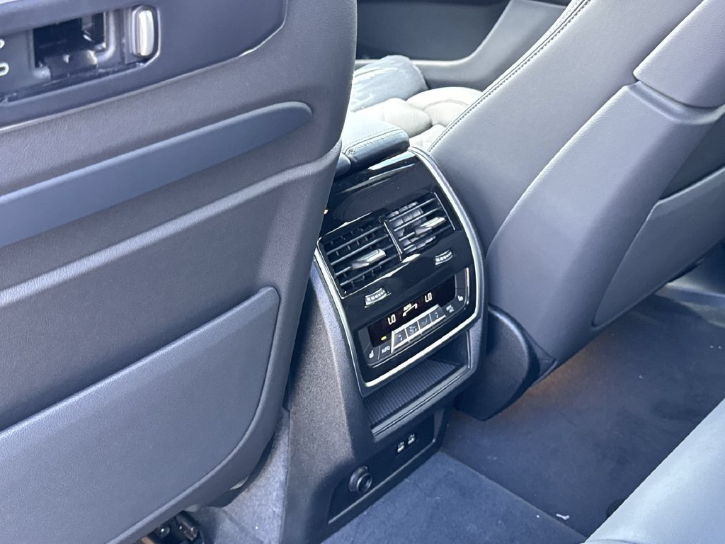 Used 2027 BMW X7 xDrive40i w/ M Sport Package AWD/4WD image 23
