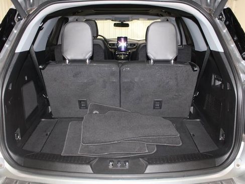 Used 2022 Ford Explorer Limited w/ Limited Technology Package image 7