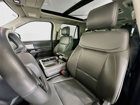 Used 2025 Ford Expedition Max Active AWD/4WD image 13