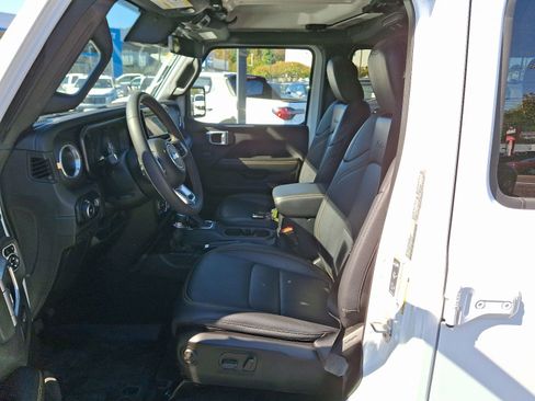Used 2024 Jeep Wrangler Sahara w/ Technology Group image 16