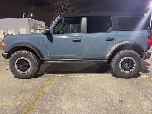 Used 2021 Ford Bronco Badlands image 2