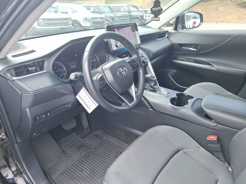 Used 2024 Toyota Venza LE AWD/4WD image 8