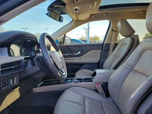 Used 2022 Lincoln Corsair FWD w/ Premium Package image 16