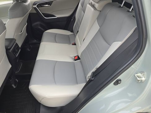 Used 2022 Toyota RAV4 XLE Premium image 13