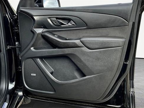 Used 2023 Chevrolet Traverse High Country image 24