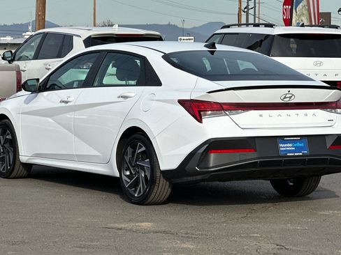 Certified 2025 Hyundai Elantra SEL image 6
