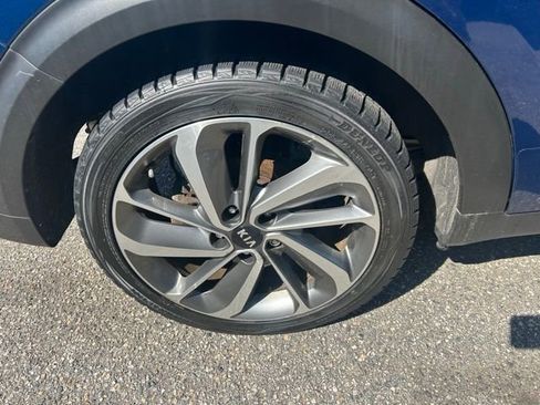 Used 2017 Kia Niro Touring image 4