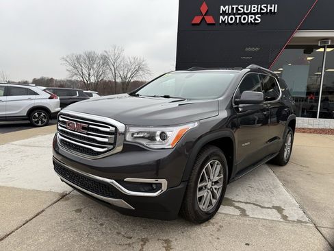 Used 2017 GMC Acadia SLE image 1