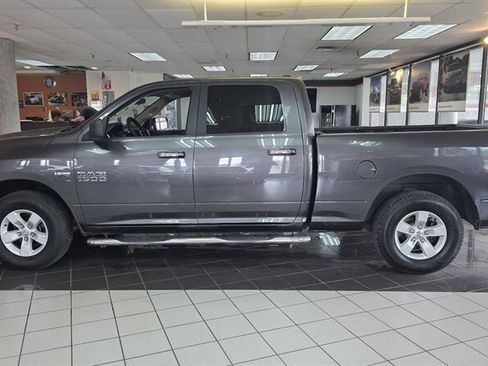 Used 2017 RAM 1500 Classic SLT AWD/4WD image 2