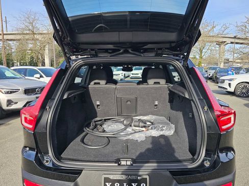 Used 2023 Volvo XC40 Recharge Ultimate image 18