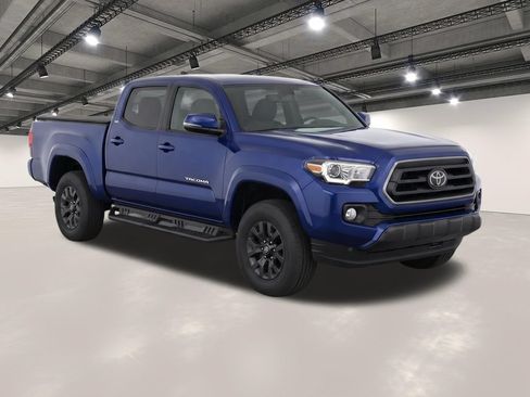 Used 2023 Toyota Tacoma SR5 w/ Technology Package AWD/4WD image 3