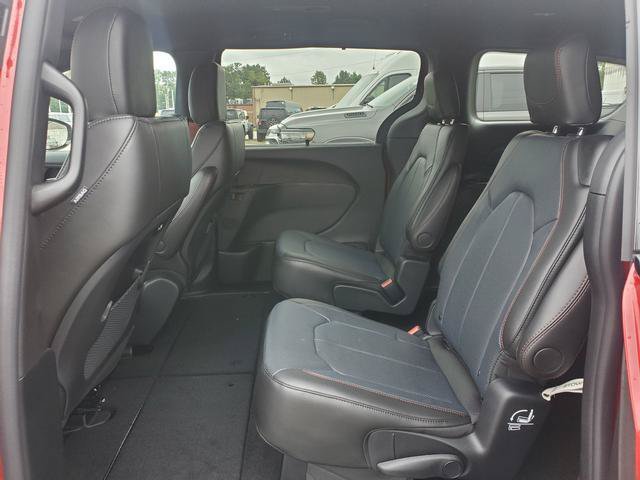 New 2027 Chrysler Pacifica Select FWD image 7