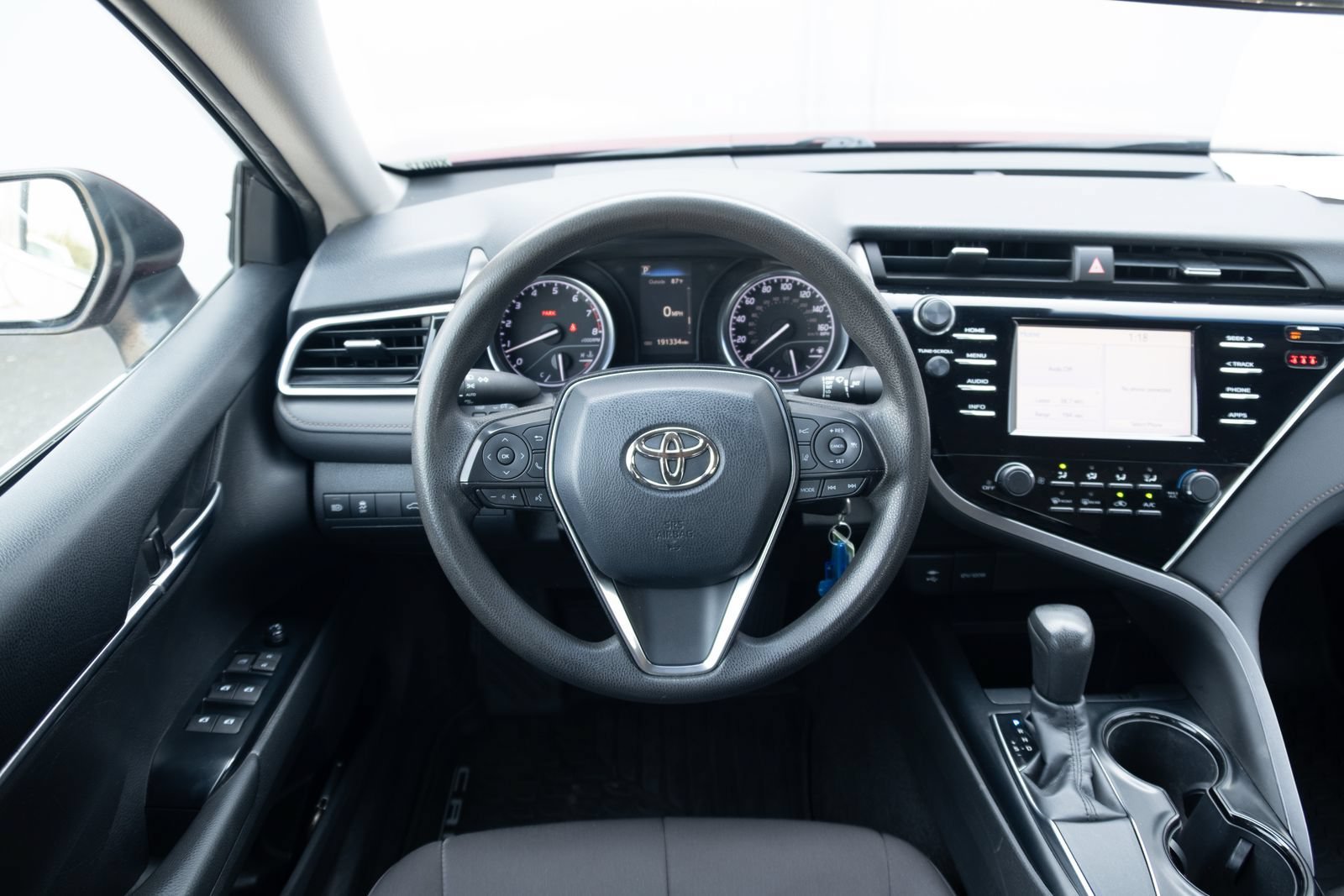 Used 2018 Toyota Camry LE FWD image 2