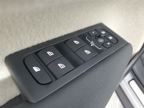 Certified 2026 Volvo XC40 B5 Plus AWD/4WD image 20