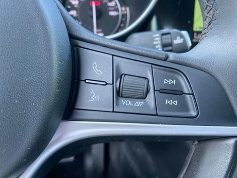 Used 2018 Alfa Romeo Giulia RWD image 14