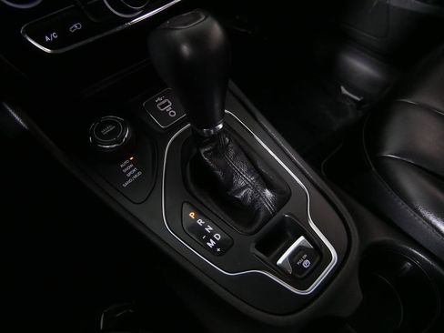 Used 2020 Jeep Cherokee Latitude Plus AWD/4WD image 26