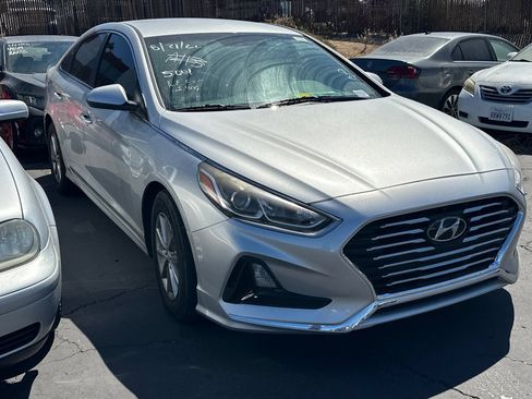 Used 2018 Hyundai Sonata SE FWD image 2