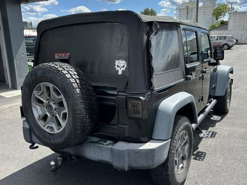 Used 2015 Jeep Wrangler Unlimited Rubicon w/ Connectivity Group image 6