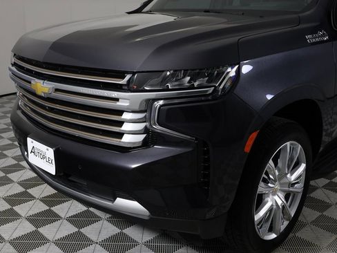 Used 2024 Chevrolet Suburban High Country w/ Advanced Technology Package image 46