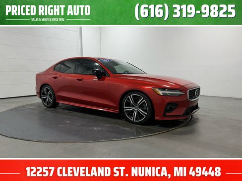 Used 2019 Volvo S60 T6 R-Design image 1