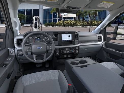 Used 2025 Ford F350 XLT AWD/4WD image 9