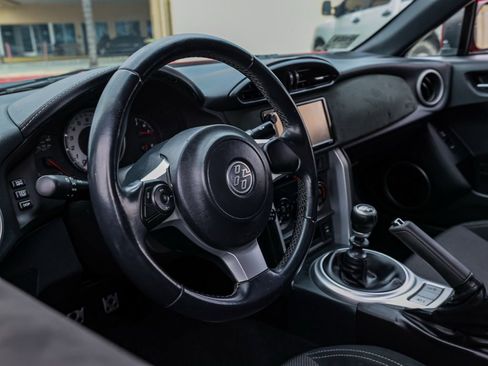 Used 2017 Toyota 86 image 46