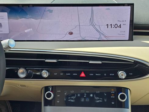 New 2026 Genesis GV70 2.5T Advanced AWD/4WD image 13
