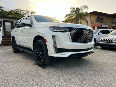 Used 2021 Cadillac Escalade Luxury RWD image 3