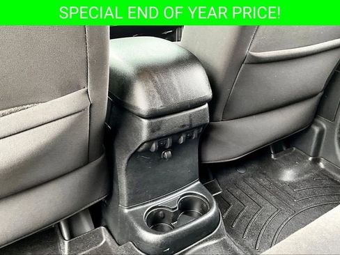 Used 2016 Jeep Wrangler Unlimited Rubicon w/ Connectivity Group image 10