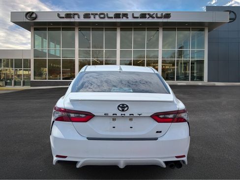 Used 2024 Toyota Camry SE image 4