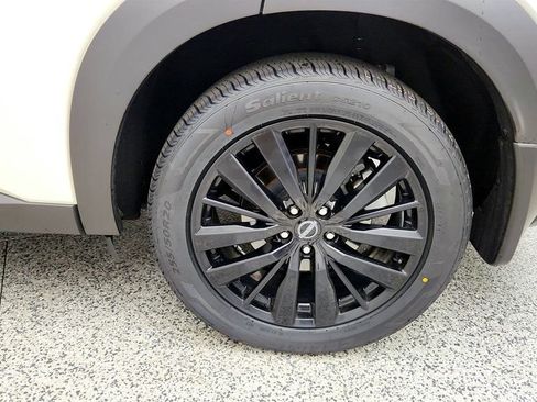 Used 2023 Nissan Pathfinder Platinum FWD image 9