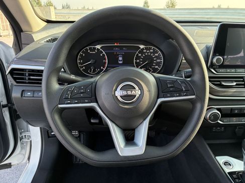 Used 2025 Nissan Altima 2.5 SV image 28