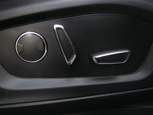 Used 2020 Ford Explorer Limited RWD image 23