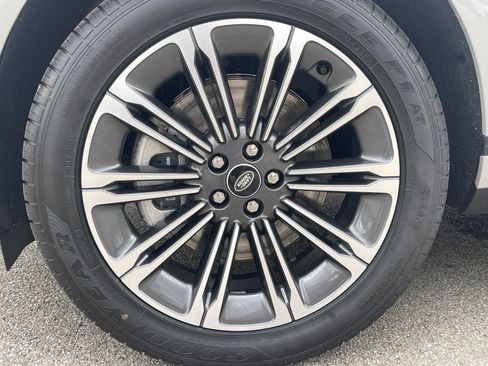 Used 2025 Land Rover Range Rover Evoque S image 9