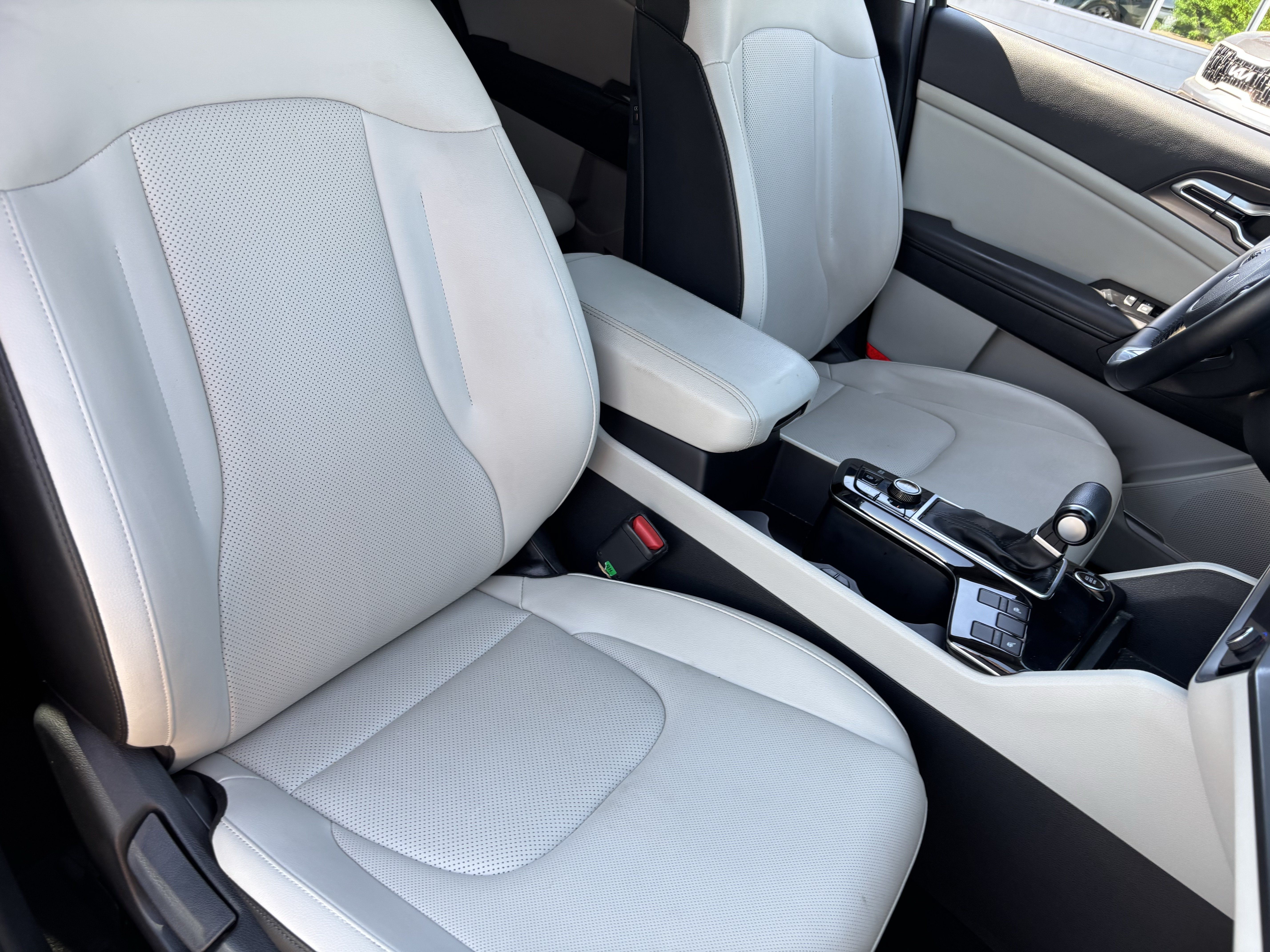 Certified 2024 Kia Sportage EX FWD image 8